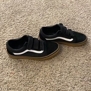 Vans Old Skool Size mens 8.5/ womens 10 black with white stripe gum sole Velcro